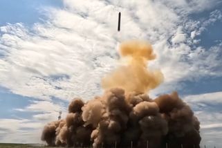 Rusko oznámilo úspěšný odpal superobří mezikontinentální rakety Sarmat